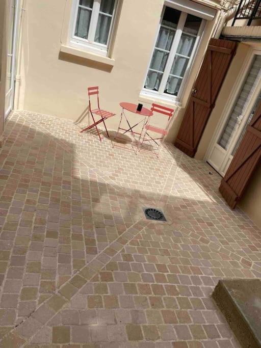 Le Bel Vue Apartamento Sens Exterior foto
