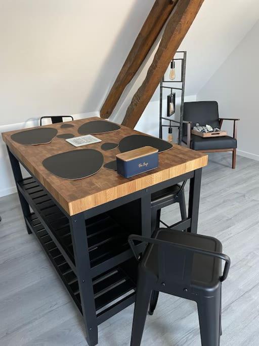 Le Bel Vue Apartamento Sens Exterior foto