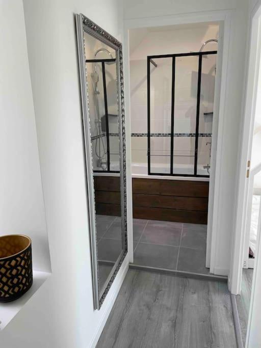 Le Bel Vue Apartamento Sens Exterior foto
