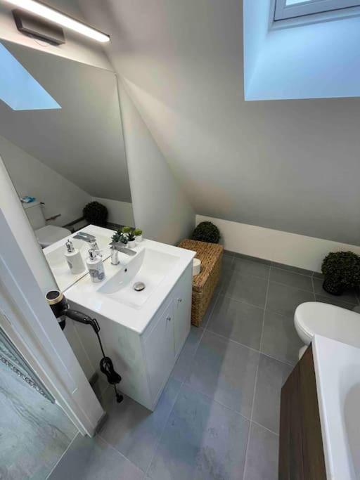 Le Bel Vue Apartamento Sens Exterior foto