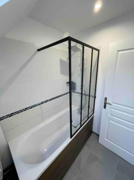 Le Bel Vue Apartamento Sens Exterior foto
