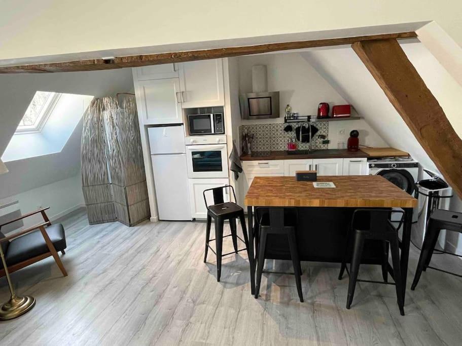 Le Bel Vue Apartamento Sens Exterior foto