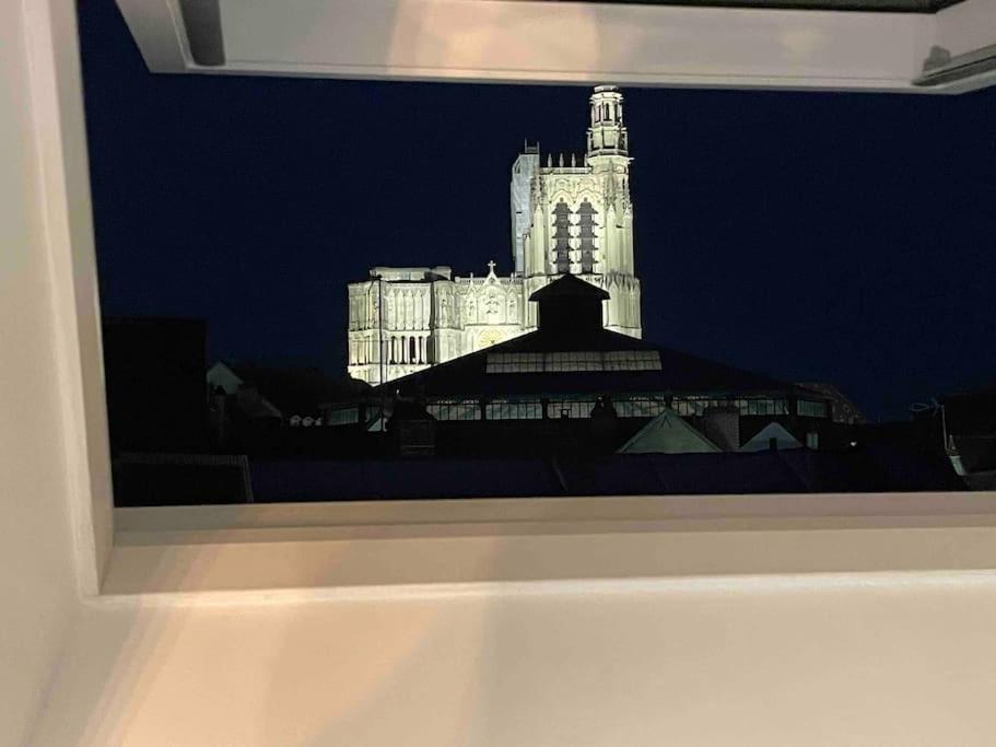 Le Bel Vue Apartamento Sens Exterior foto